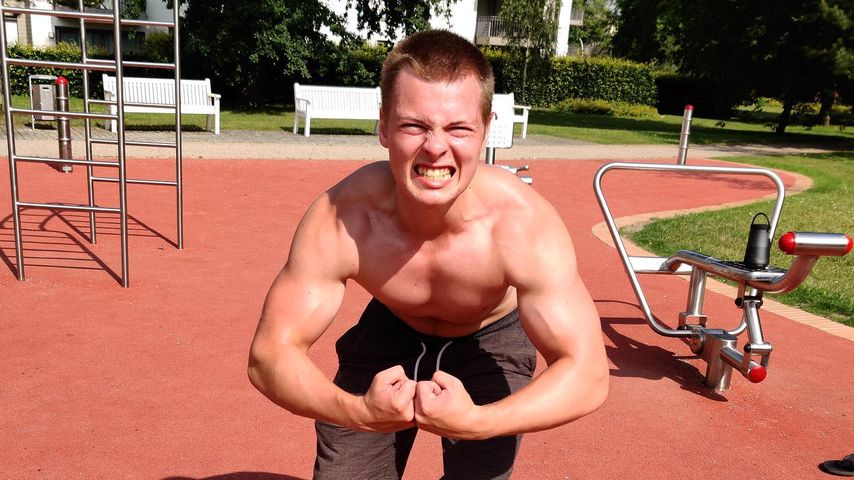 Gabriel Kelly, Sänger