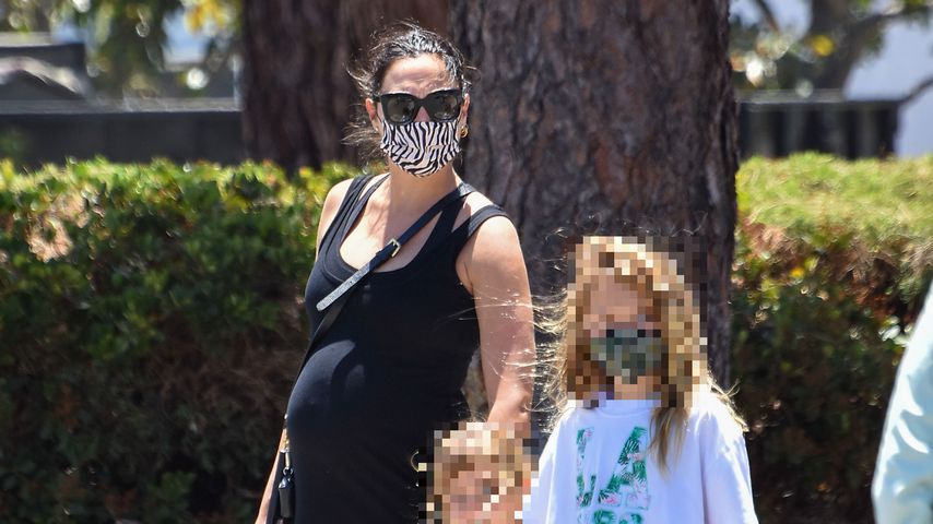 Ziemlich rund! Schwangere Gal Gadot mit ihren Kids unterwegs