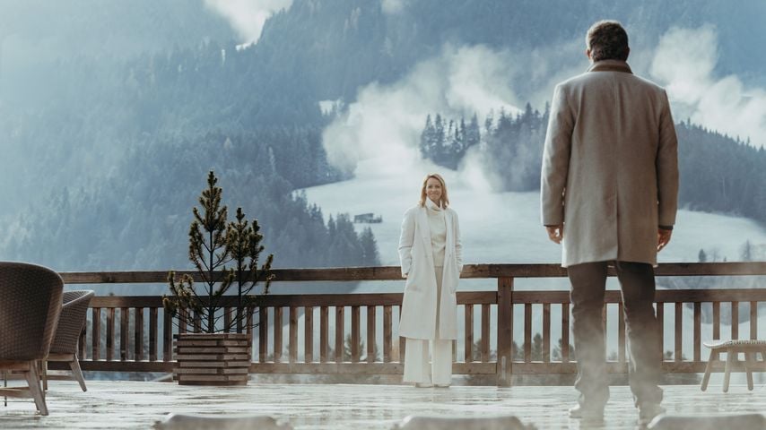 Szene aus "Der Bergdoktor: Wiedersehen": Dr. Martin Gruber (Hans Sigl) und Franziska Hofstetter (Simone Hanselmann)