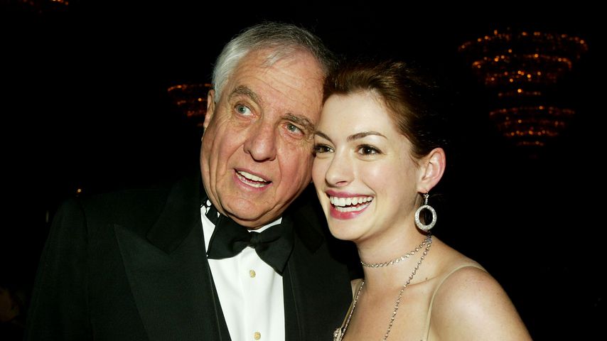 Garry Marshall und Anne Hathaway 2004