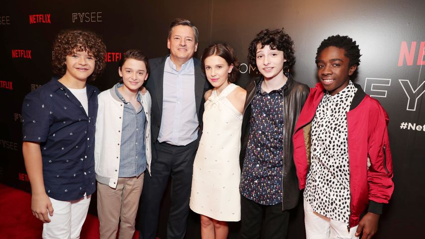 Gaten Matarazzo, Noah Schnapp, Ted Sarandos, Millie Bobby Brown, Finn Wolfhard und Caleb McLaughlin