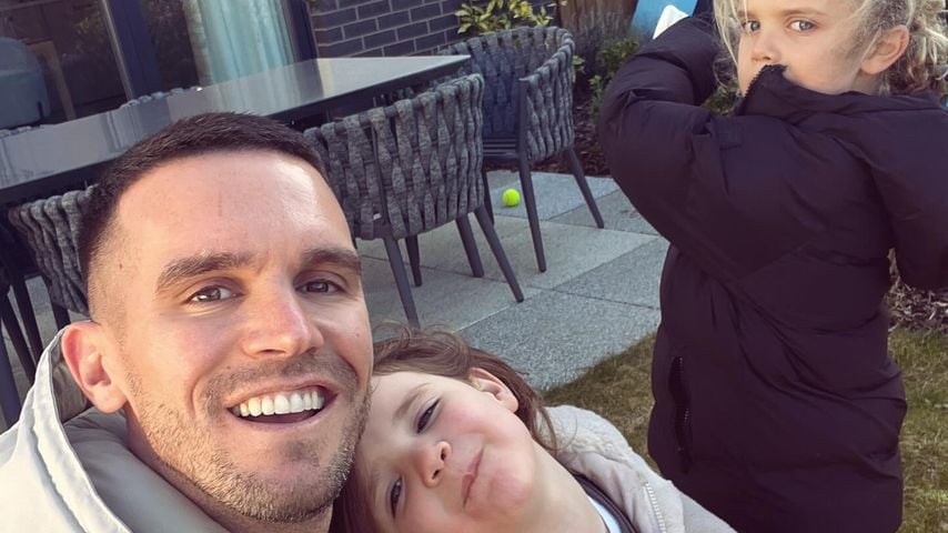 Gaz Beadle mit seinen Kindern Primrose und Chester