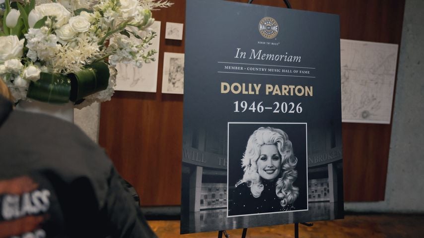 Country Music Hall of Fame ehrt Dolly Parton in Nashville, einen Tag nach ihrem Tod im Alter von 80 Jahren