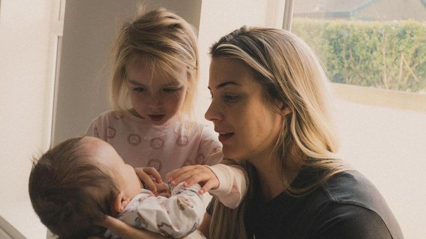 So meistert Gemma Atkinson den Familienalltag allein