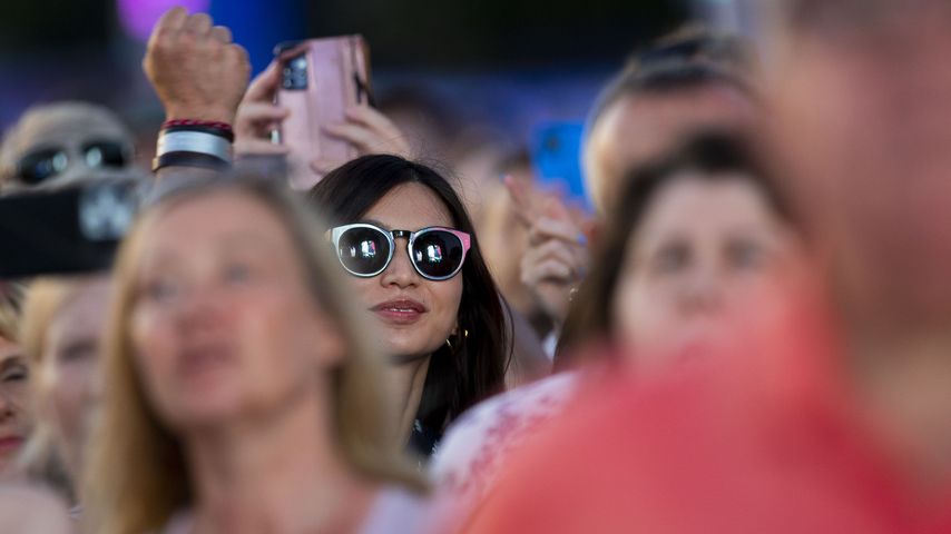 Gemma Chan bei einem Konzert der Band Duran Duran