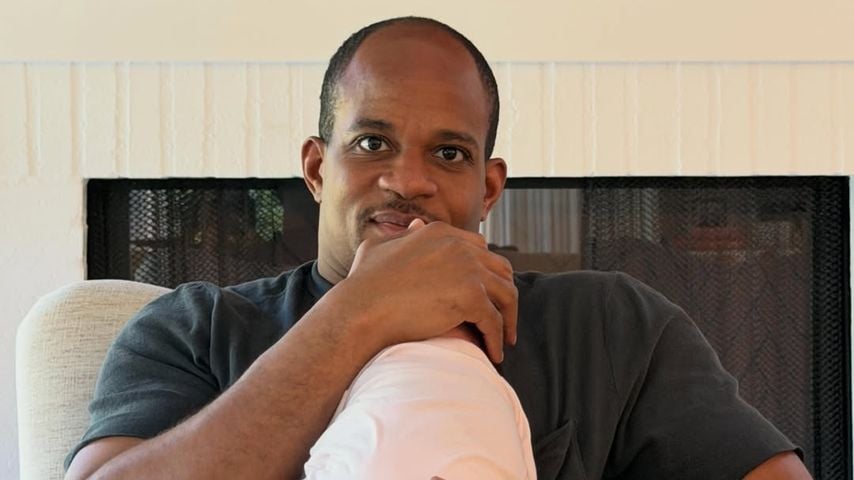 Geoff Ogunlesi mit dem Neugeborenen, Juni 2026