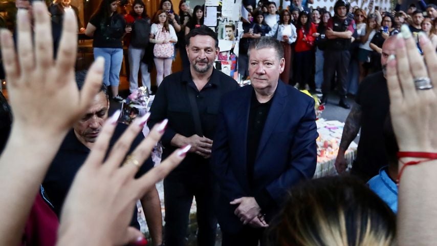 Liams Vater Geoff Payne und Leibwächter Paul Higgins (li), Buenos Aires 2024