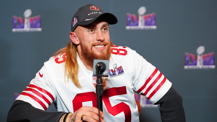 George Kittle bei einer Pressekonferenz zum Super Bowl 2024