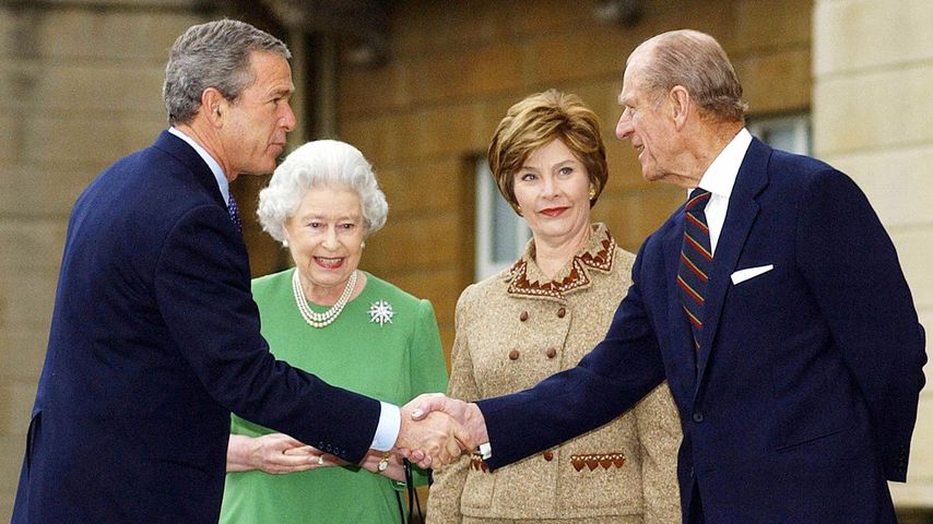 George W. Bush (L), die Queen, Laura Bush und Prinz Philip 2003