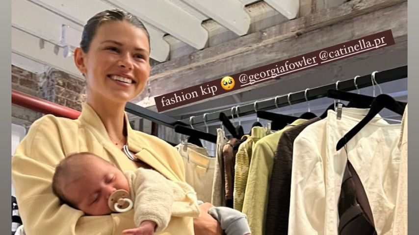 Georgia Fowler mit ihrer Tochter bei einem Mode-Event in Sydney