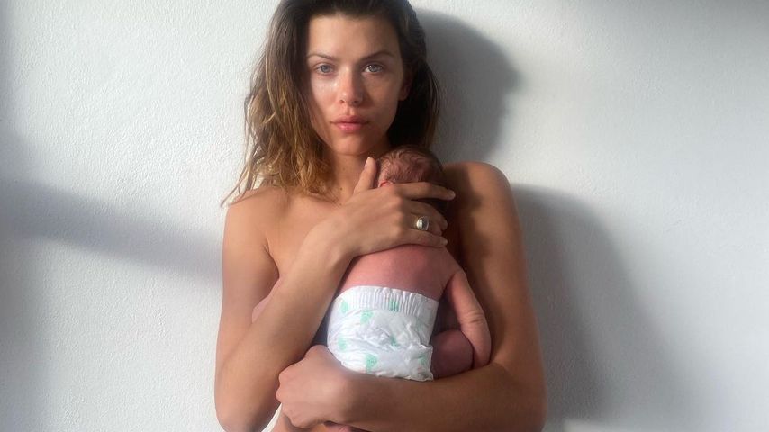 Georgia Fowler mit ihrer Tochter im Oktober 2021