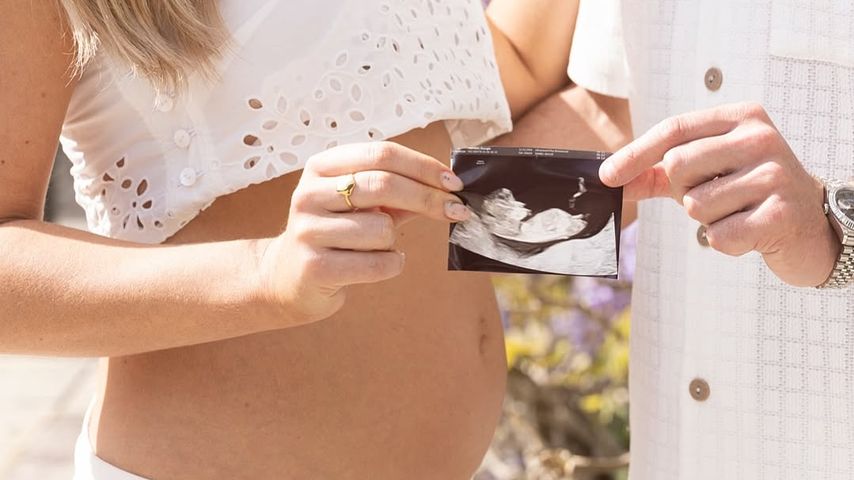 Realitystar Georgia Harrison und ihr Freund Jack Stacey posten Babynews, 2025.