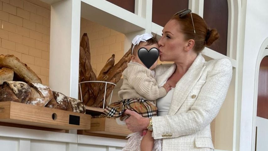 Georgina Fleur mit ihrer kleinen Tochter