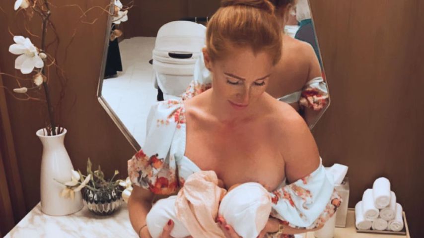 Georgina Fleur mit ihrem Baby im Oktober 2021