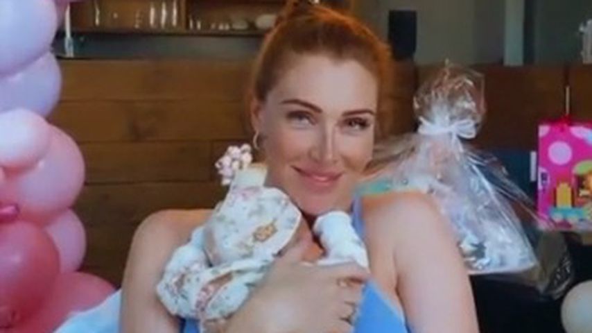 Georgina Fleur und ihr Baby im September 2021