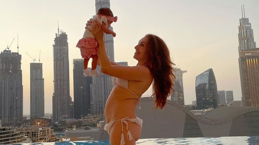 Georgina Fleur mit ihrer Tochter in Dubai