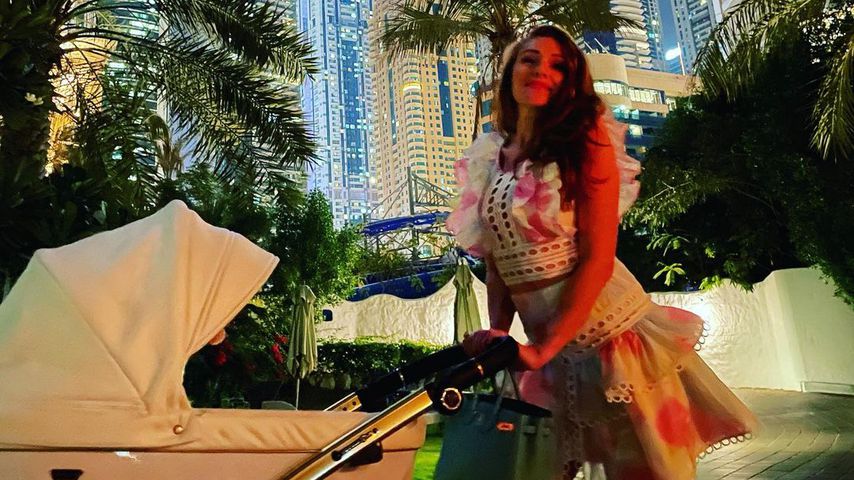 Georgina Fleur mit ihrer Tochter in Dubai
