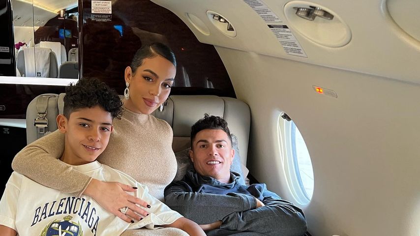 Georgina Rodriguez mit Cristiano Ronaldo und Cristiano Ronaldo Jr.