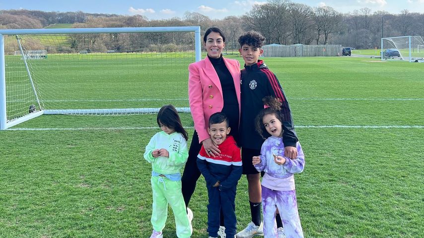 Georgina Rodríguez mit Cristiano Ronaldos Kindern im März 2022