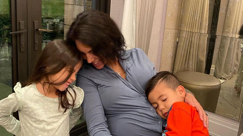 Georgina Rodríguez mit zwei der Ronaldo-Kinder im März 2022