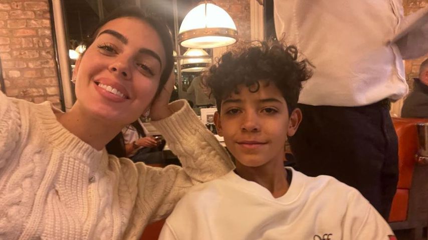 Georgina Rodriguez und Cristiano Ronaldo Jr. im November 2021