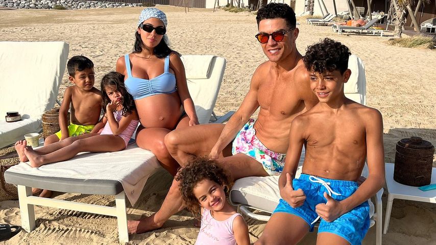 Georgina Rodríguez und Cristiano Ronaldo mit ihren Kindern
