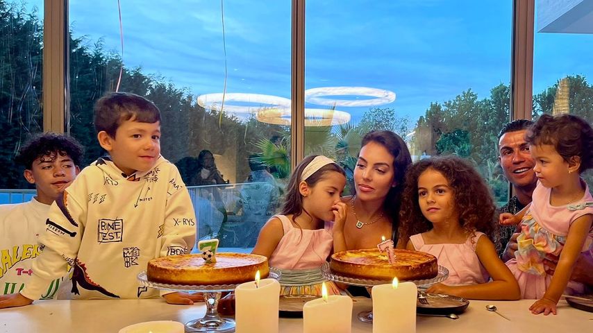 Georgina Rodríguez und Cristiano Ronaldo mit ihren Kindern im Juni 2024