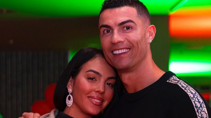 Georgina stiehlt Cristiano Ronaldo bei Preisverleihung Show