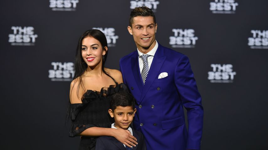 Georgina Rodriguez, Cristiano Ronaldo und Cristiano Ronaldo Jr im Januar 2017
