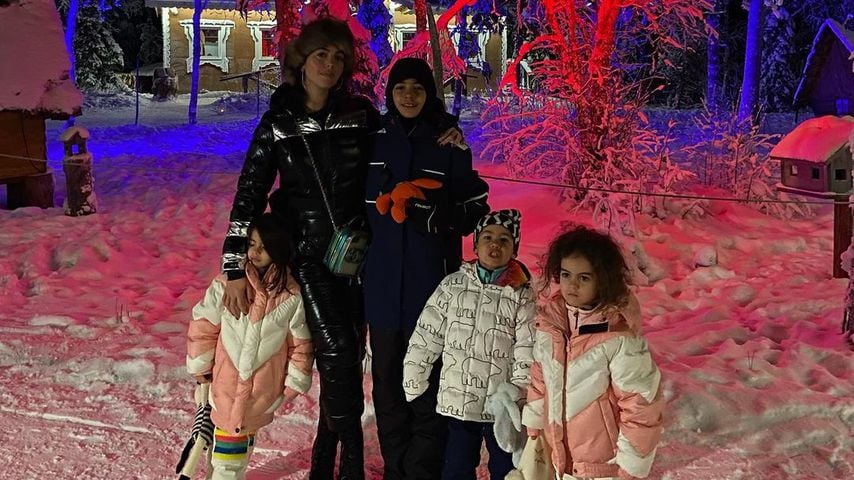 Georgina Rodriguez mit ihrer Tochter und ihren Stiefkindern, Dezember 2021