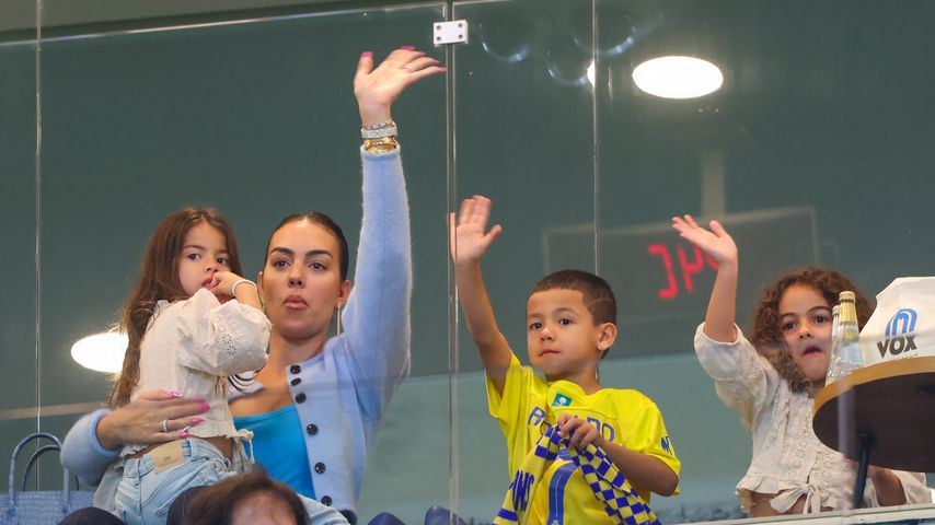 Cristiano Ronaldos Partnerin Georgina Rodríguez mit ihren Kindern, Dezember 2023