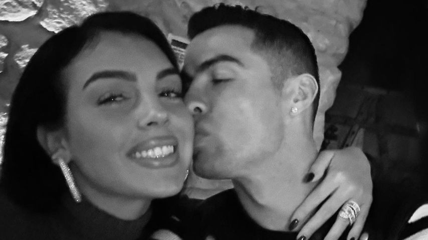 Georgina und Ronaldo genießen Datenight im Wüstenstaat