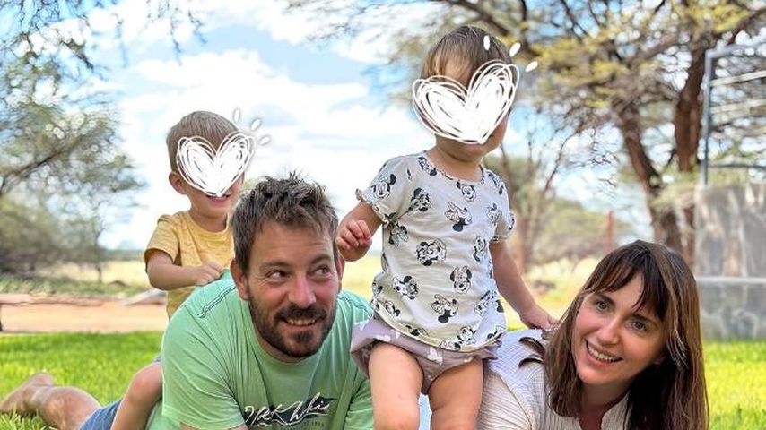 Gerald und Anna Heiser mit ihren Kindern im April 2024