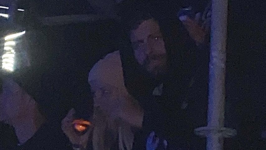 Gerard Piqué mit einer unbekannten Frau