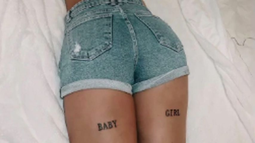 Gerda Lewis' "Baby"- und "Girl"-Tattoos
