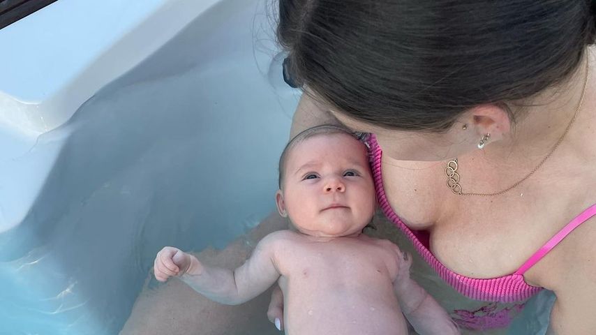 Gesa Felicitas Krause mit ihrer Tochter, Juni 2023