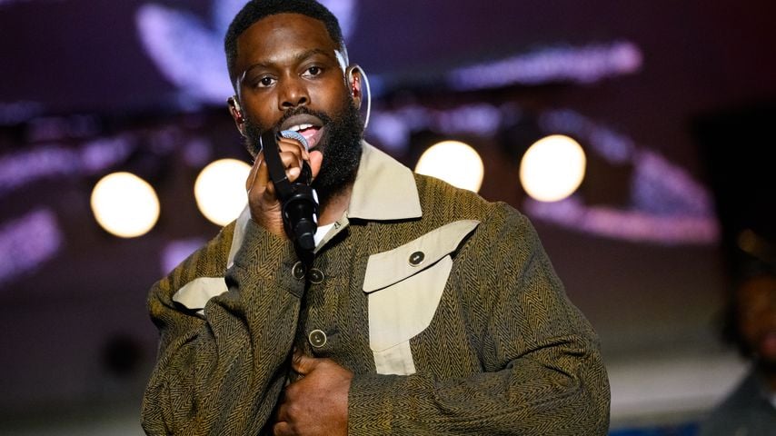Ghetts tritt bei der Labrum London Präsentation während der London Fashion Week Februar 2025 auf