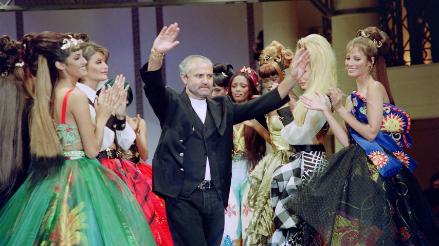 Gianni Versace bei seiner Fashion Show in Paris, 1992
