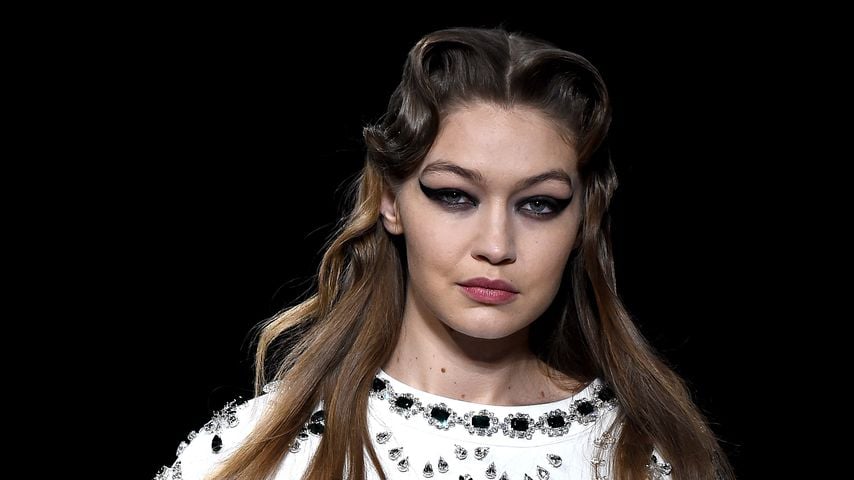 Gigi Hadid im März 2020 auf der Paris Fashion Week