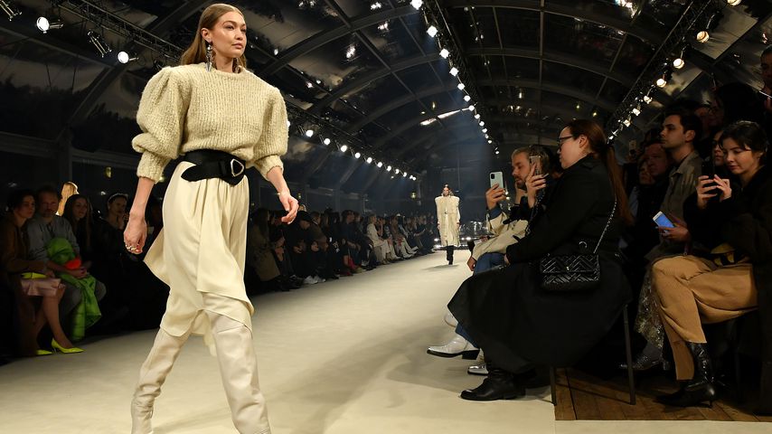 Gigi Hadid auf der Paris Fashion Week 2020