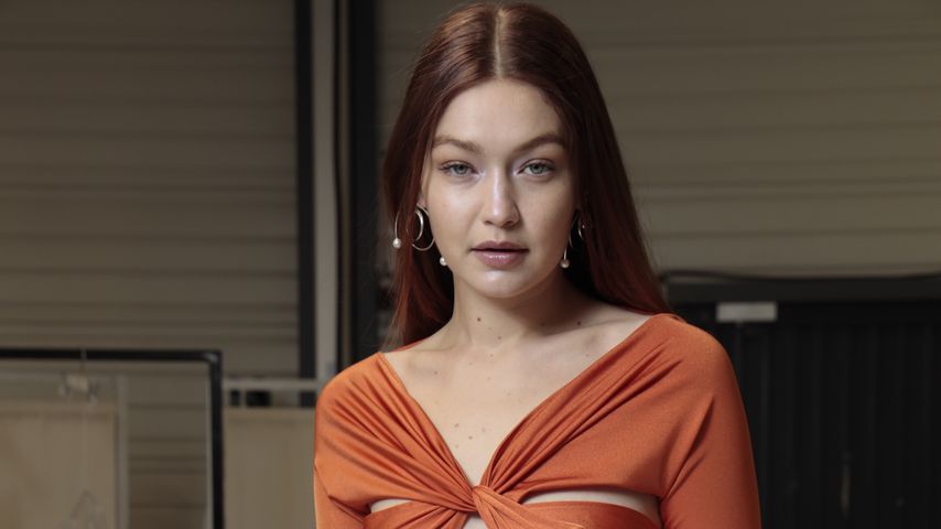 Gigi Hadid auf der Paris Fashion Week im September 2021