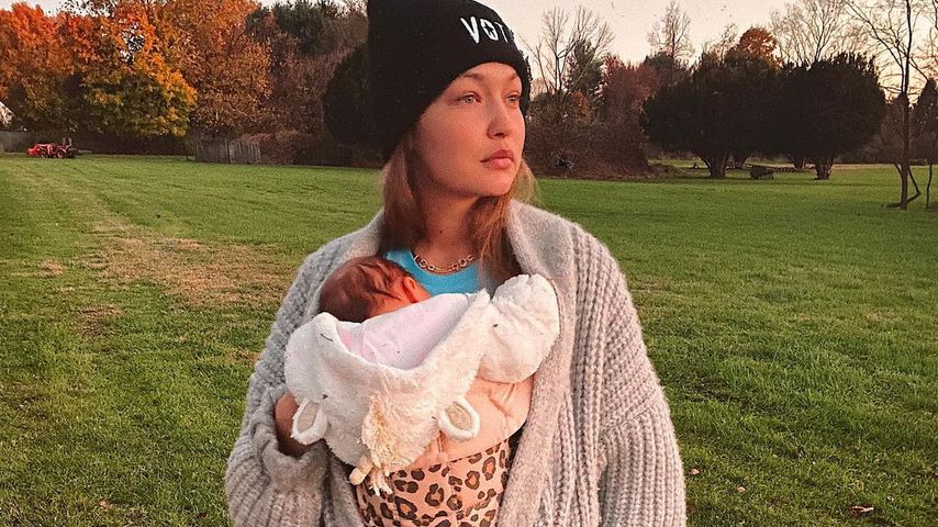 Gigi Hadid mit ihrer Tochter im November 2020