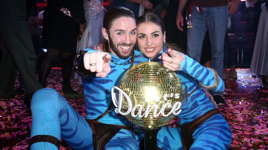 Gil Ofarim und Ekaterina Leonova mit dem "Let's Dance"-Pokal 2017