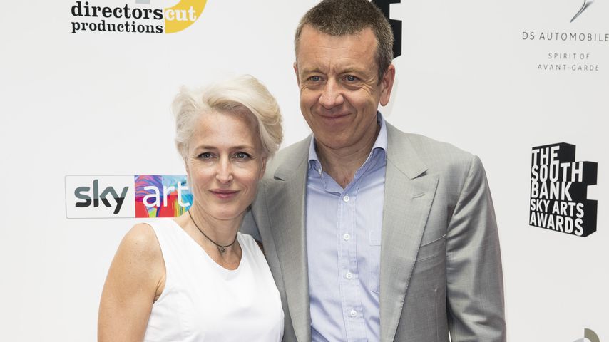 Schwestern? So sehr ähneln sich Gillian Anderson & Tochter