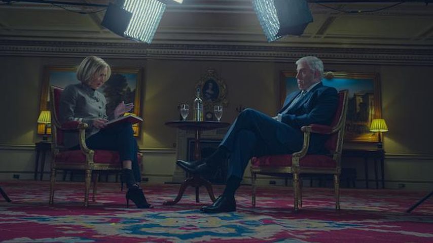 Gillian Anderson und Rufus Sewell in "Scoop"