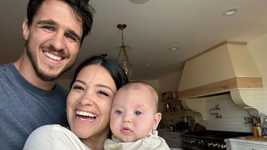 Gina Rodriguez mit ihrem Ehemann und Baby Charlie