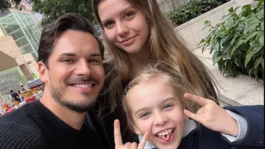 Gleb Savchenko mit seinen Töchtern Olivia und Zlata