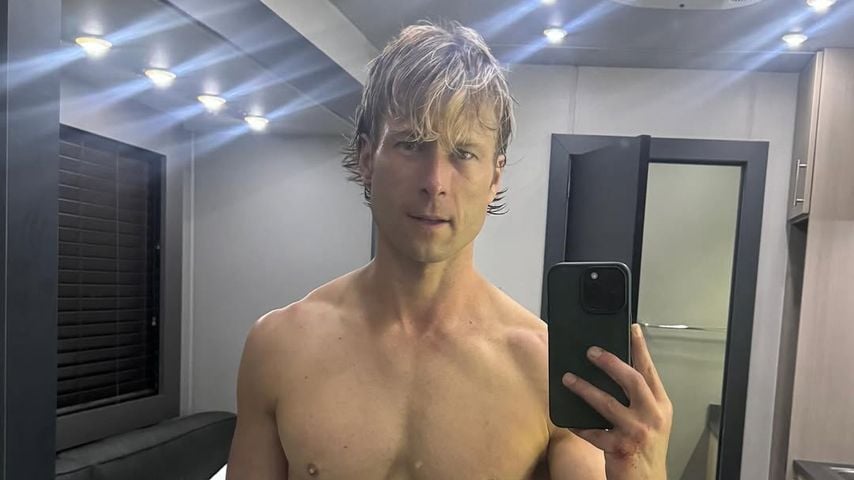 Wow: Glen Powell stellt sein steinhartes Sixpack zur Schau