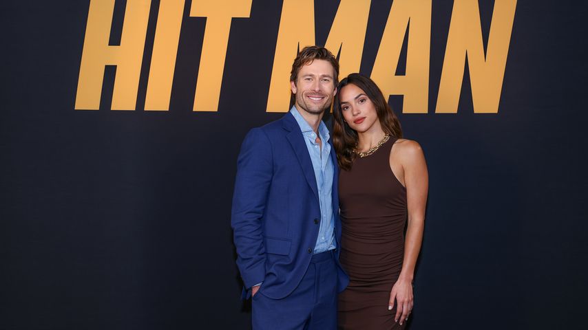 Glen Powell und Adria Arjona hatten Badewannen-Unfall am Set