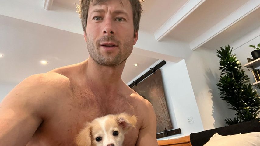 Glen Powell mit seinem Hund Brisket